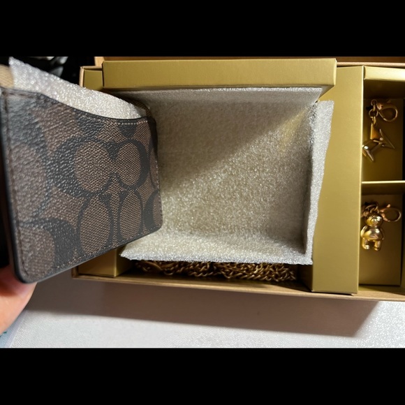 *NWT* Coach Boxed Mini Wallet On A Chain In Blocked Signature Canvas Gift 🎁 Set - Picture 5 of 7